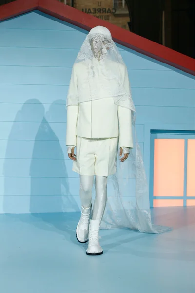 Look 63